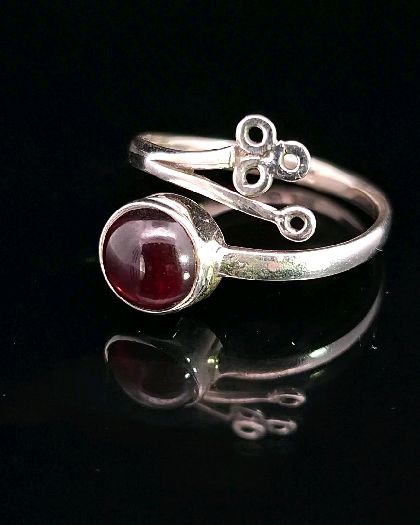 Garnet, Freesize Sterling Silver