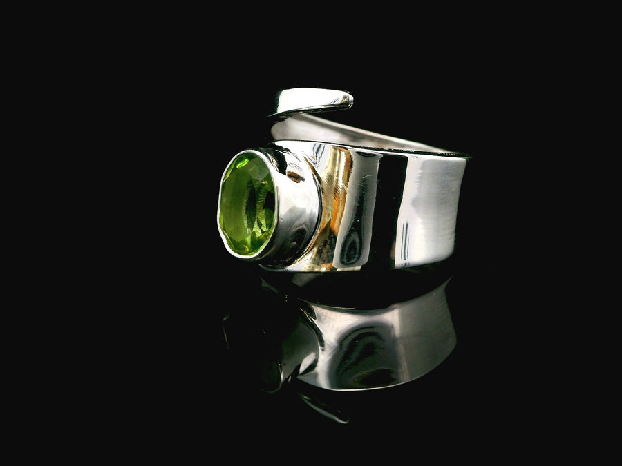 Peridot Faceted, Freesize Sterling Silver Ring